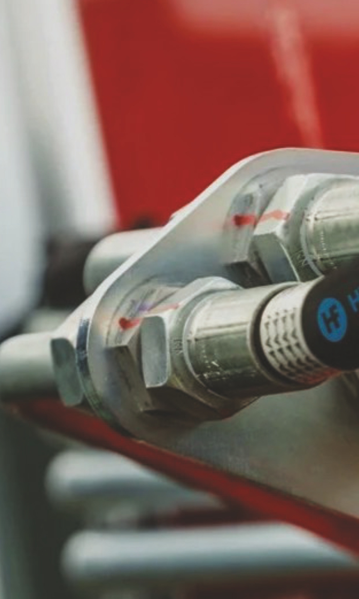 We offer a wide range of industrial hoses and fittings for use in construction, oil and gas, chemical, energy and manufacturing industries